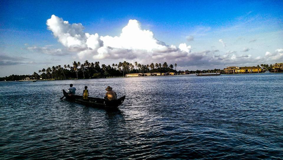 Sea Breeze Beach Home Alappuzha Bagian luar foto