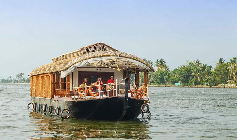 Sea Breeze Beach Home Alappuzha Bagian luar foto