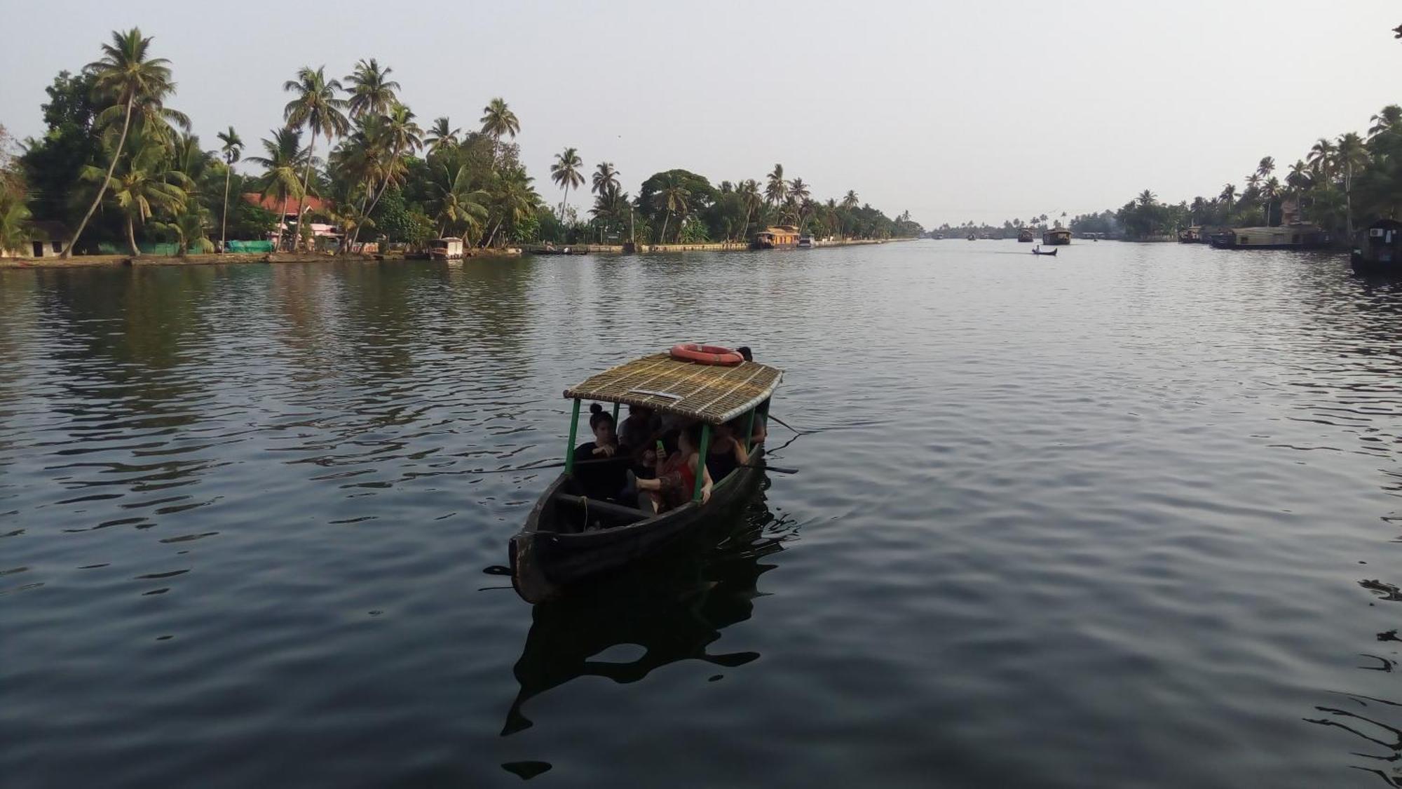 Sea Breeze Beach Home Alappuzha Bagian luar foto