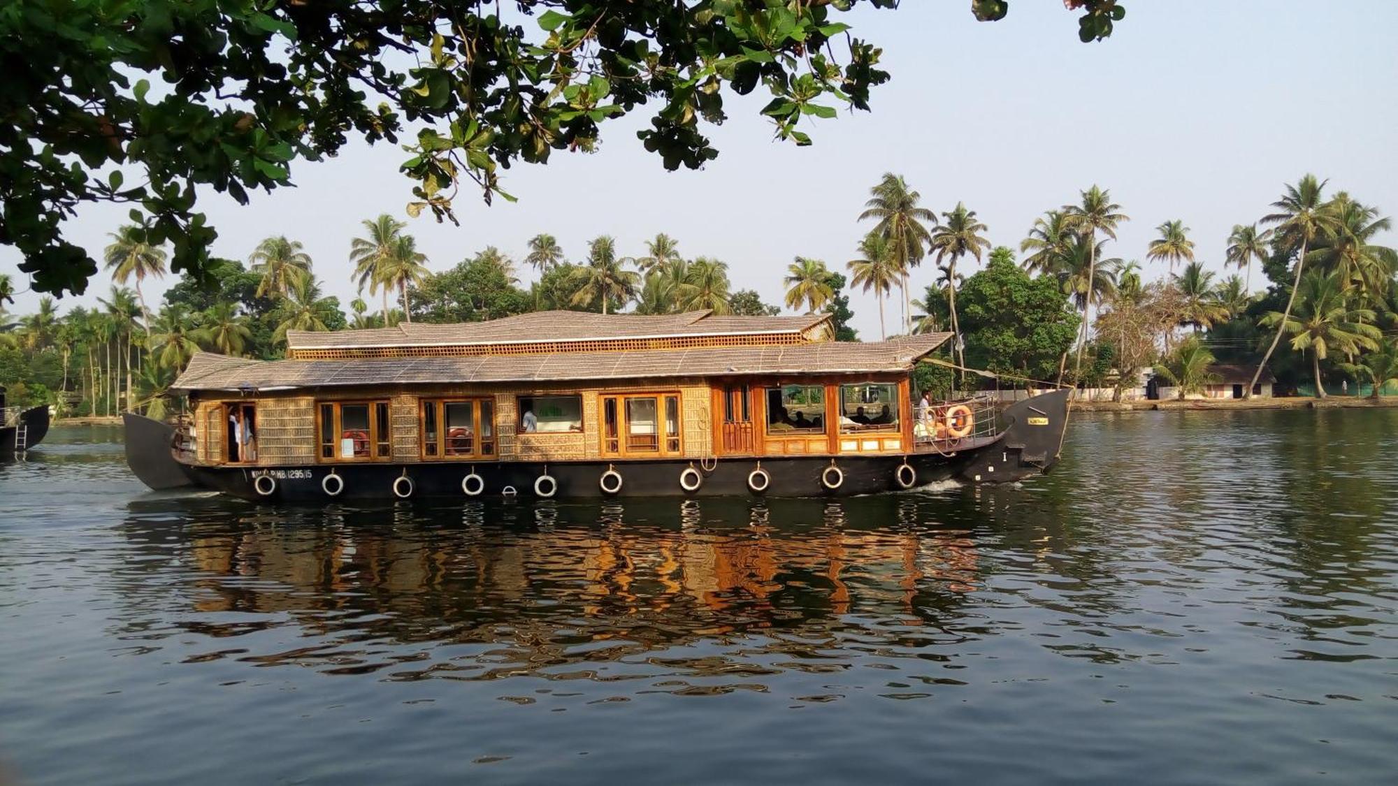 Sea Breeze Beach Home Alappuzha Bagian luar foto