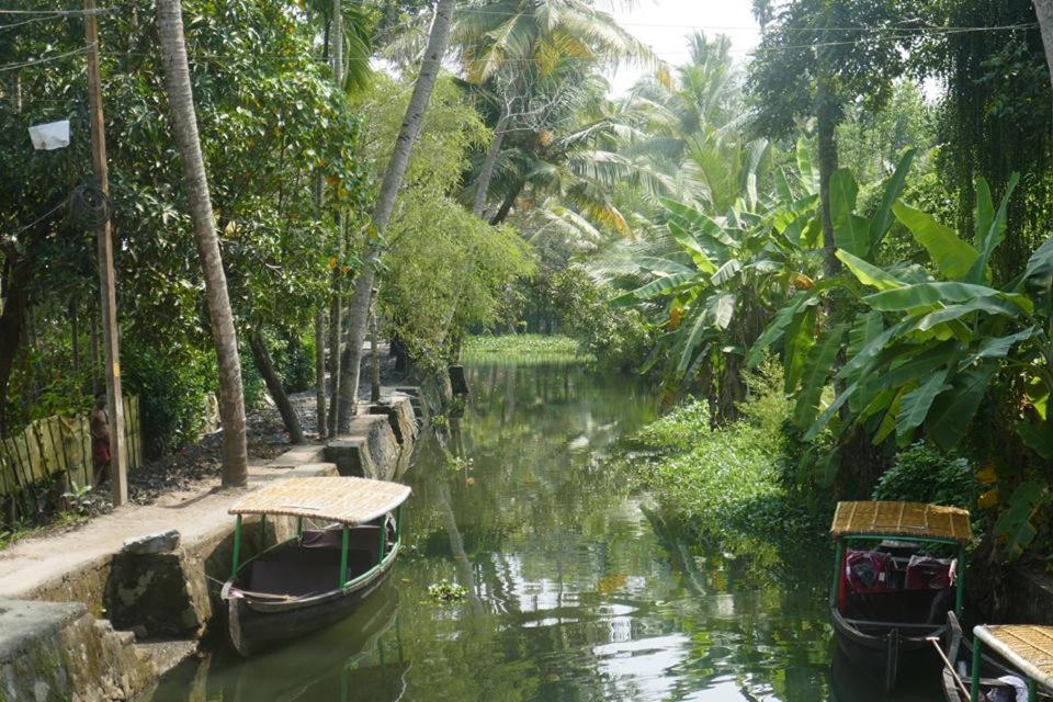 Sea Breeze Beach Home Alappuzha Bagian luar foto